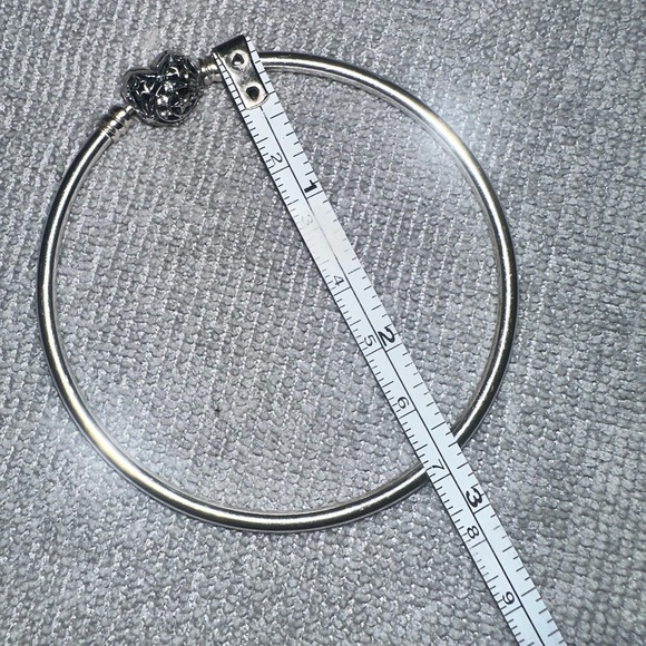 New 100% Authentic PANDORA 925 Silver Celestial Heart Bangle Bracelet - Picture 9 of 9